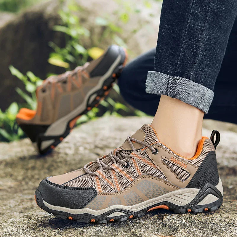 Geländeschritt - Trekking­schuhe