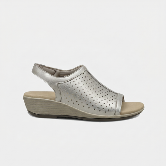Düsseldorf – Schimmernde Eleganz in metallic Platin